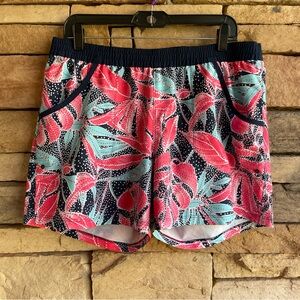 Columbia navy and pink print active shorts Women Large Like New